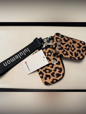 DHgate pouch keychain- Tan/Black